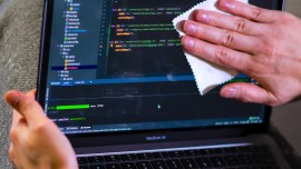 Bạn có đang vệ sinh MacBook của mình sai cách?